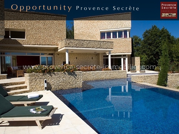 Architect-designed villa for rent in Gordes with swimming pool